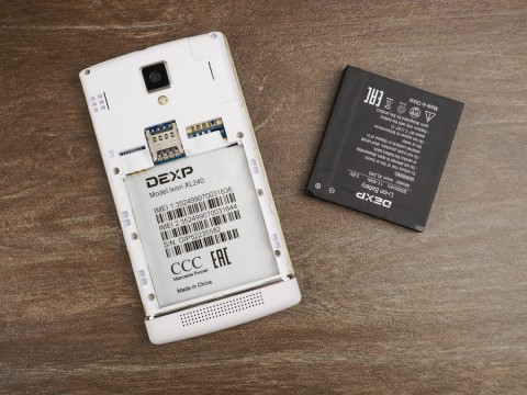 Обзор DEXP Ixion XL240 Triforce: четыре дюйма, восемь ядер