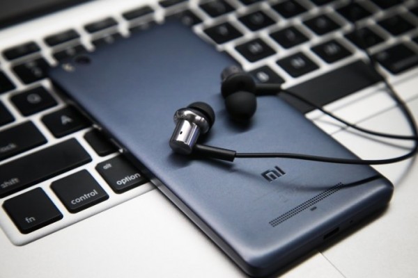 Xiaomi представила гибридные наушники за $16