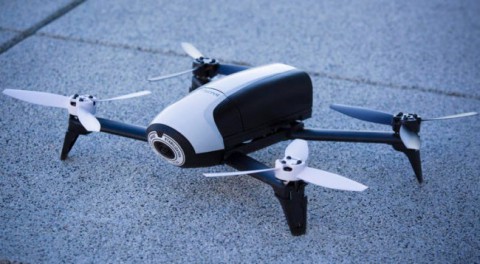 Квадрокоптер Parrot Bebop 2 сможет находиться в воздухе до получаса