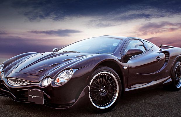 Orochi от Mitsuoka не назвать новейшей разработкой, но она достаточно интересна, чтобы попасть в список. Хотя Orochi относят к суперкарам, её характеристики не слишком высоки — движок V6 от Toyota, около 233 л. с. Но дизайн и подход к покупателю — другой разговор. Каждый экземпляр этого авто в Mitsuoka собирают вручную.