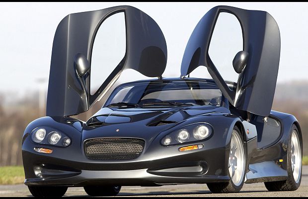 Vertigo от Automobiles Gillet — разработка бельгийского гонщика Тони Жилле. Эта серия суперкаров создаётся полностью на заказ, при этом не отступая от потрясающего футуристического дизайна. Владелец Vertigo также получает эксклюзивный доступ к бельгийским гоночным трассам, пока инженеры Gillet поддерживают его авто в форме.