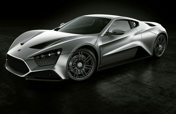 ST1 от Zenvo воистину заслуживает звания суперкара. Невероятно стильный дизайн и запредельная мощь — что ещё нужно? Семилитровый двигатель V8 объединяет в себе суперчарджер и турбонаддув одновременно, достигая запредельной мощности 1104 л. с. и разгоняя ST1 до 100 км/ч за 3 секунды. Максимальная скорость — свыше 370 км/ч. Всего было выпущено около 15 экземпляров этого углепластикового монстра.